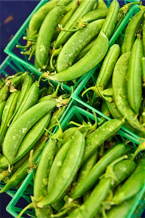 simsearch:659-07028566,k - Organic Heirloom Sugar Snap Peas at a Farmers Market Foto de stock - Royalty Free Premium, Número: 659-06372322