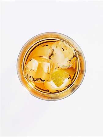 spirits alcohol - Old Fashioned cocktail (seen from above) Stock Photo - Premium Royalty-Free, Code: 659-06372358
