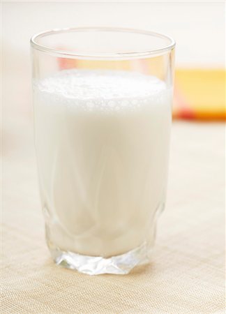 photos glass of milk - A glass of milk Stock Photo - Premium Royalty-Free, Code: 659-06372390