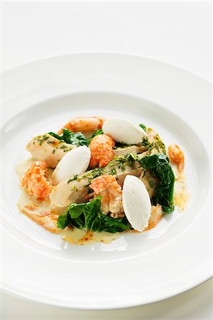 recipe of crustacean - Spinach salad with steamed chicken and crayfish Stock Photo - Premium Royalty-Free, Code: 659-06372405