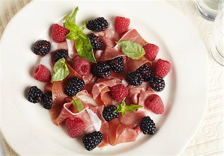 Prosciutto and Fruit Appetizer Stock Photo - Premium Royalty-Free, Code: 659-06372450
