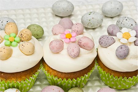 Easter cupcakes Fotografie stock - Premium Royalty-Free, Codice: 659-06372498