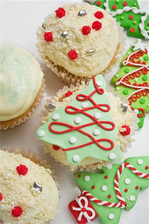 Various Christmas cupcakes Stock Photo - Premium Royalty-Free, Code: 659-06372500