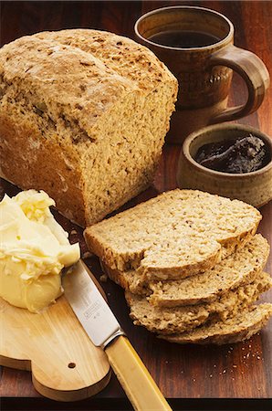 Mixed-grain bread Stock Photo - Premium Royalty-Free, Code: 659-06372531