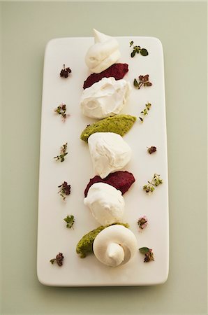 simsearch:659-06372615,k - Meringue with vegetables and herb mousse Fotografie stock - Premium Royalty-Free, Codice: 659-06372547