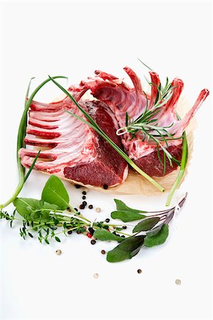 Raw lamb chops with various herbs and spices Foto de stock - Royalty Free Premium, Número: 659-06372551