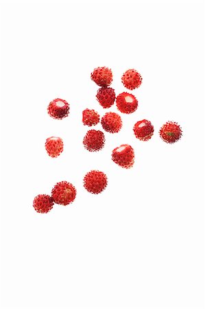 simsearch:659-06153229,k - Wild strawberries on a white surface Foto de stock - Sin royalties Premium, Código: 659-06372637