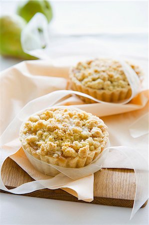 streusel - Marzipan and pear tartlets Stock Photo - Premium Royalty-Free, Code: 659-06372647