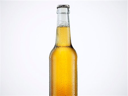 A bottle of beer with a bottle cap Stock Photo - Premium Royalty-Free, Code: 659-06372685