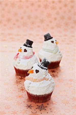 Cupcakes de bonhomme de neige Photographie de stock - Premium Libres de Droits, Code: 659-06372694