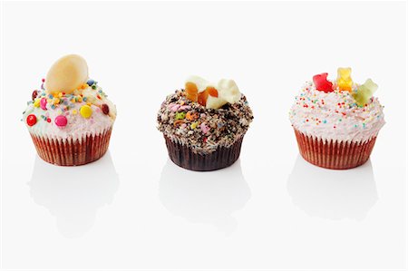 set cream - Cupcakes for a child's birthday party Stock Photo - Premium Royalty-Free, Code: 659-06372697