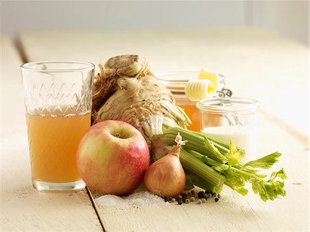 piper nigrum - Ingredients for celery and apple soup Stock Photo - Premium Royalty-Free, Code: 659-06372748
