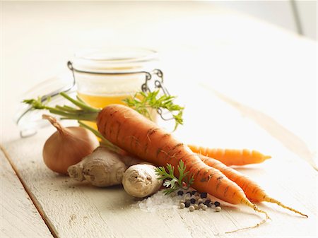 salad ingredients - Ingredients for carrot and ginger soup Foto de stock - Sin royalties Premium, Código: 659-06372757