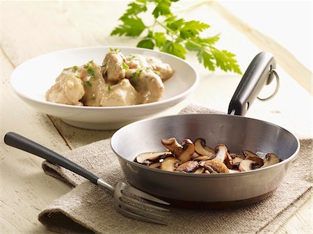 Creamy veal goulash with mushrooms Foto de stock - Sin royalties Premium, Código: 659-06372763