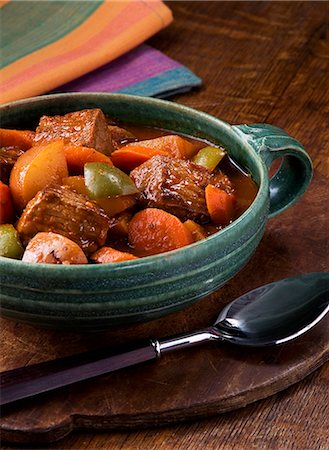 simsearch:659-06903477,k - Bowl of Beef Steak Stew Fotografie stock - Premium Royalty-Free, Codice: 659-06372845