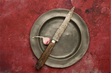 simsearch:659-06495651,k - A knife and a garlic clove on a tin plate Stock Photo - Premium Royalty-Free, Code: 659-06372863