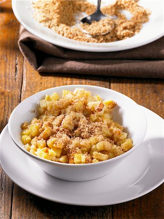 potato cube - Pommes Risolee (fried diced potatoes) wih breadcrumbs Stock Photo - Premium Royalty-Free, Code: 659-06372892