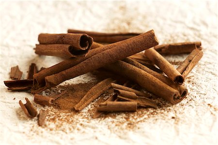 Cinnamon sticks and ground cinnamon Foto de stock - Sin royalties Premium, Código: 659-06372908