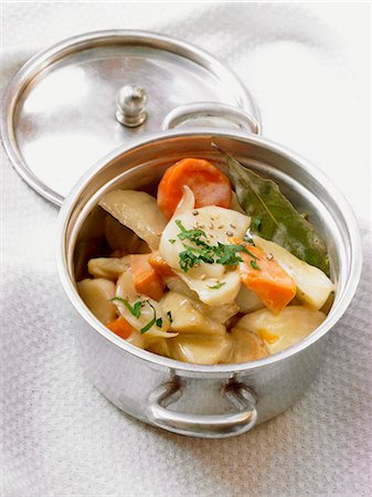 estofado - Autumnal turnip and carrot stew Foto de stock - Sin royalties Premium, Código: 659-06372941