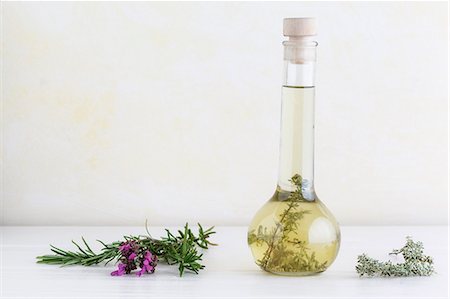 Herb oil with rosemary, thyme and lavender in a glass jar Stock Photo - Premium Royalty-Free, Code: 659-06372978