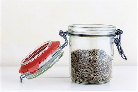 recipiente - Herbs de Provence in a jar Foto de stock - Sin royalties Premium, Código: 659-06372980
