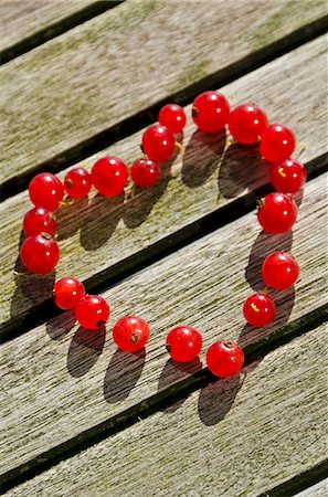 A redcurrant heart Stock Photo - Premium Royalty-Free, Code: 659-06373023