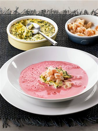 simsearch:659-08147945,k - Beetroot soup with raw char Foto de stock - Royalty Free Premium, Número: 659-06373033