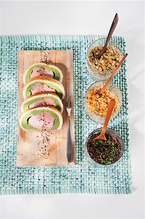 simsearch:659-07028173,k - Pork fillet wrapped in bread and herbs on a bed of colourful lentils Foto de stock - Sin royalties Premium, Código: 659-06373194