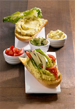 Avocat crème et sandwich tomate Photographie de stock - Premium Libres de Droits, Code: 659-06373198