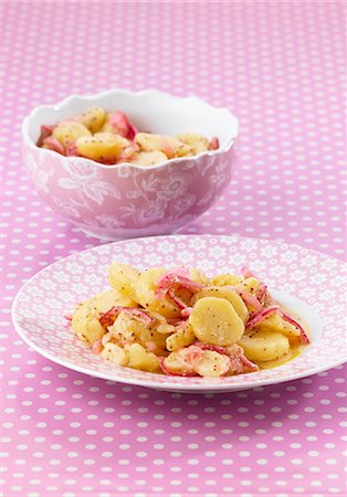 red and pink - Potato salad with red onions Stock Photo - Premium Royalty-Free, Code: 659-06373207