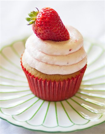 pastry on a plate - A Strawberry Cupcake Stock Photo - Premium Royalty-Free, Code: 659-06373251