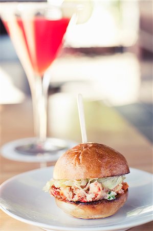 Lobster Sandwich Slider on a Roll Fotografie stock - Premium Royalty-Free, Codice: 659-06373282