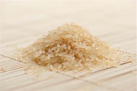 sin hacer - A heap of long-grain rice Foto de stock - Sin royalties Premium, Código: 659-06373314