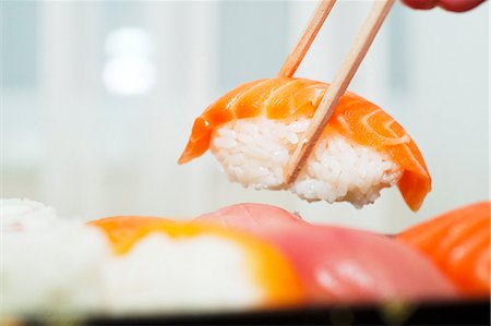 sushi - Sushi nigiri saumon Photographie de stock - Premium Libres de Droits, Code: 659-06373385