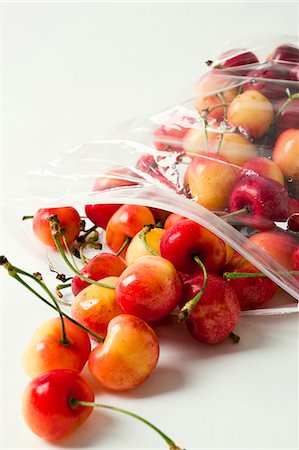 White cherries in a plastic bag Foto de stock - Sin royalties Premium, Código: 659-06373388