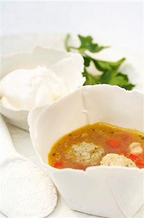 Soup with meat dumplings (Romania) Foto de stock - Sin royalties Premium, Código: 659-06373413