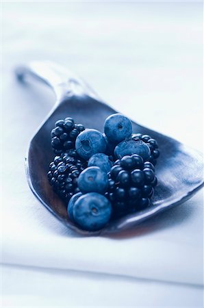 simsearch:659-07028963,k - Blueberries Foto de stock - Sin royalties Premium, Código: 659-06373452