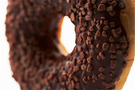 simsearch:659-06373902,k - A doughnut with chocolate glaze and chocolate sprinkles Fotografie stock - Premium Royalty-Free, Codice: 659-06373547