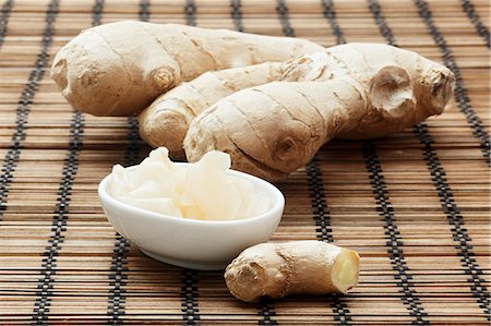 eingemachtes - Preserved ginger and fresh ginger Foto de stock - Sin royalties Premium, Código: 659-06373579