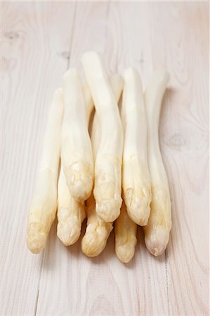 White asparagus, peeled Foto de stock - Sin royalties Premium, Código: 659-06373593