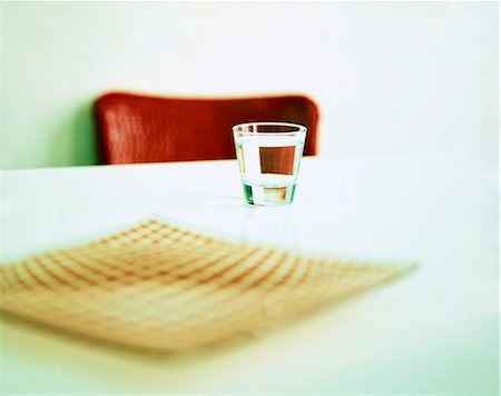 simsearch:659-06154190,k - A glass of water and a plate on a table Stock Photo - Premium Royalty-Free, Code: 659-06373658