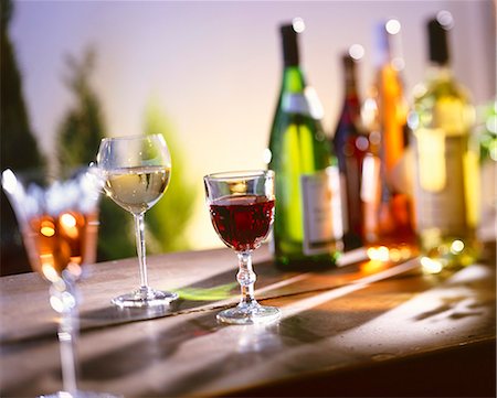 defocused light - Several Glasses of Wine Stock Photo - Premium Royalty-Free, Code: 659-06373653