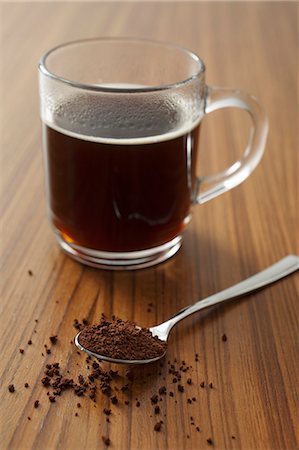 steaming coffee mug - A cup of instant coffee and a spoonful of instant coffee powder Stock Photo - Premium Royalty-Free, Code: 659-06373708