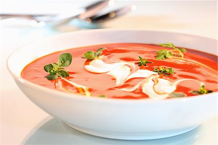 Tomato soup with sour cream Foto de stock - Sin royalties Premium, Código: 659-06373772