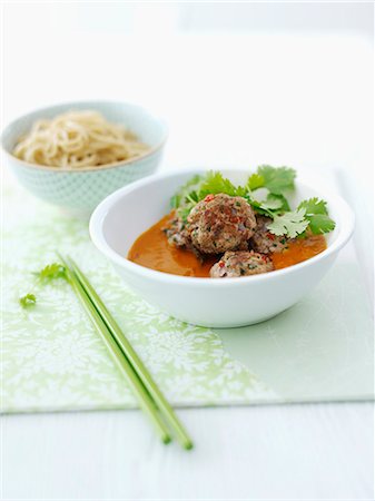 simsearch:659-06152588,k - Meatballs in a sauce with coriander and oriental noodles Foto de stock - Sin royalties Premium, Código: 659-06373784