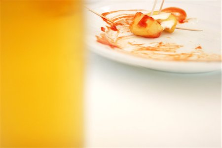 An empty tapas plate Stock Photo - Premium Royalty-Free, Code: 659-06373789