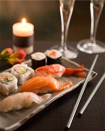 simsearch:659-06671654,k - Sushi by candlelight with champagne Foto de stock - Sin royalties Premium, Código: 659-06373820