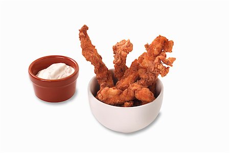 Fried chicken strips with a sour cream dip Photographie de stock - Premium Libres de Droits, Code: 659-06494003