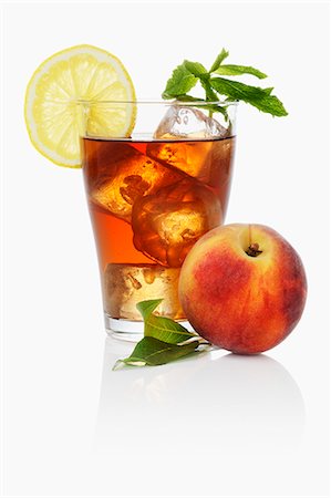 Iced tea with peach Stock Photo - Premium Royalty-Free, Code: 659-06494043