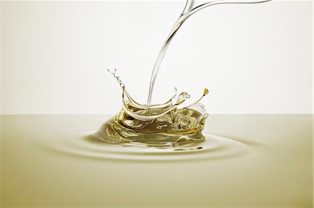 A splash of oil Stock Photo - Premium Royalty-Free, Code: 659-06494071